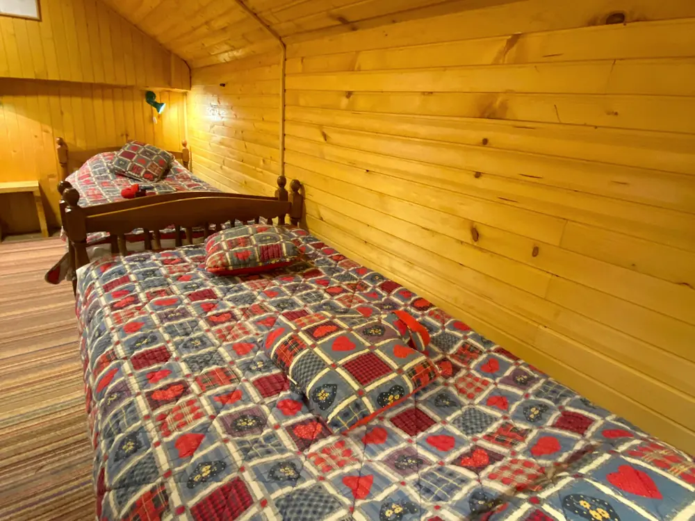 Krevet u apartmanu A5
